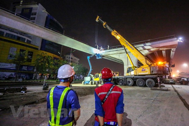 Công nhân trắng đêm lao dầm xây cầu cạn vành đai 3 - Hình 8