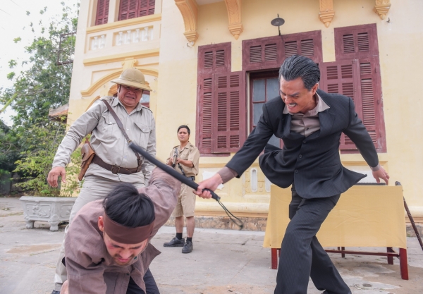 Số khổ như Thị Bình (Tiếng sét trong mưa) khi lấy phải hai đời chồng này: Chồng trước tàn ác, chồng sau nhậu nhẹt và tham lam - Hình 2