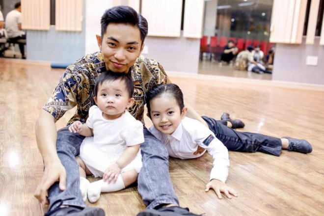 3 ông bố bỉm sữa của showbiz Việt khiến bao người phụ nữ thầm mơ vì chăm con quá khéo - Hình 6
