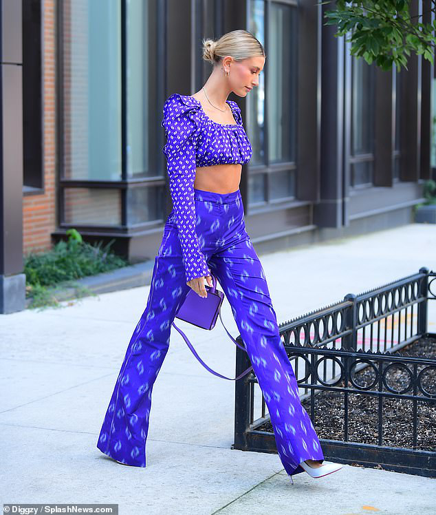 Bà xã Justin Bieber gợi cảm hút mắt tại Tuần lễ thời trang New York - Hình 9