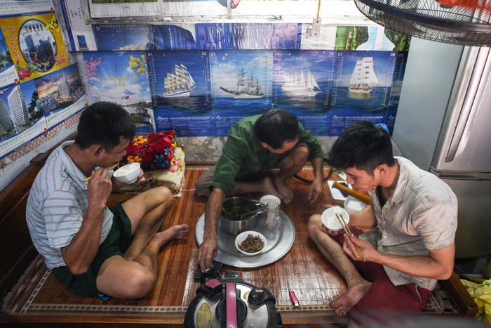 Cuộc tháo chạy khỏi nơi xảy ra thảm họa Rạng Đông - Hình 32