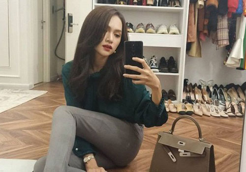 Dù ít khi khoe nhưng Hương Giang lại chứng minh độ chịu chơi hàng hiệu chẳng kém sao Việt nào chỉ qua 1 bức ảnh - Hình 1