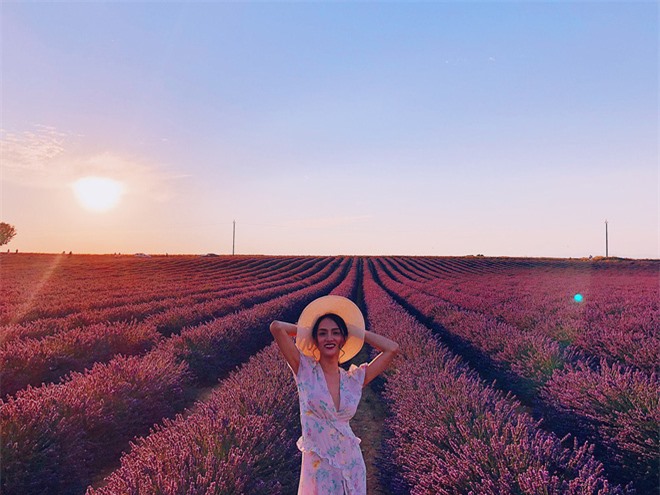 Dù ít khi khoe nhưng Hương Giang lại chứng minh độ chịu chơi hàng hiệu chẳng kém sao Việt nào chỉ qua 1 bức ảnh - Hình 18