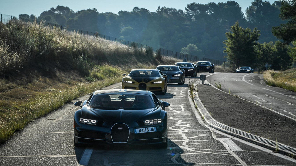 Hàng trăm siêu xe Bugatti hội ngộ nhân kỷ niệm 110 năm thành lập hãng - Hình 14