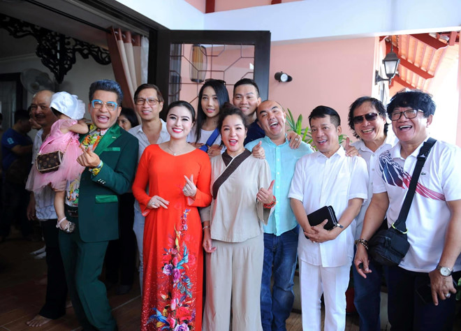 Minh Nhí, Thanh Bạch đến dâng hương Tổ nghề ở nhà Thúy Nga - Hình 4