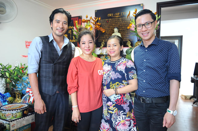 Minh Nhí, Thanh Bạch đến dâng hương Tổ nghề ở nhà Thúy Nga - Hình 3