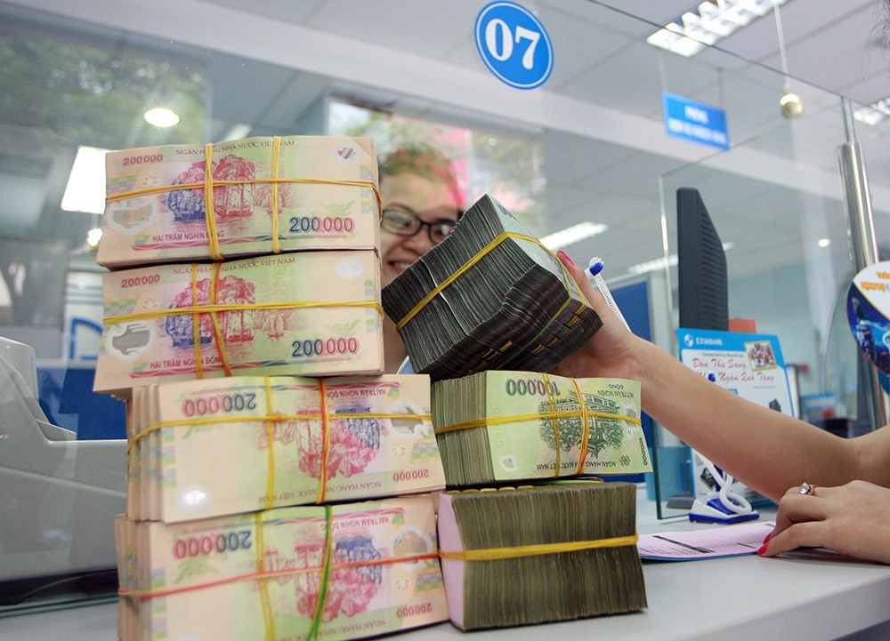 Mua trái phiếu doanh nghiệp như chơi với... lửa - Hình 1
