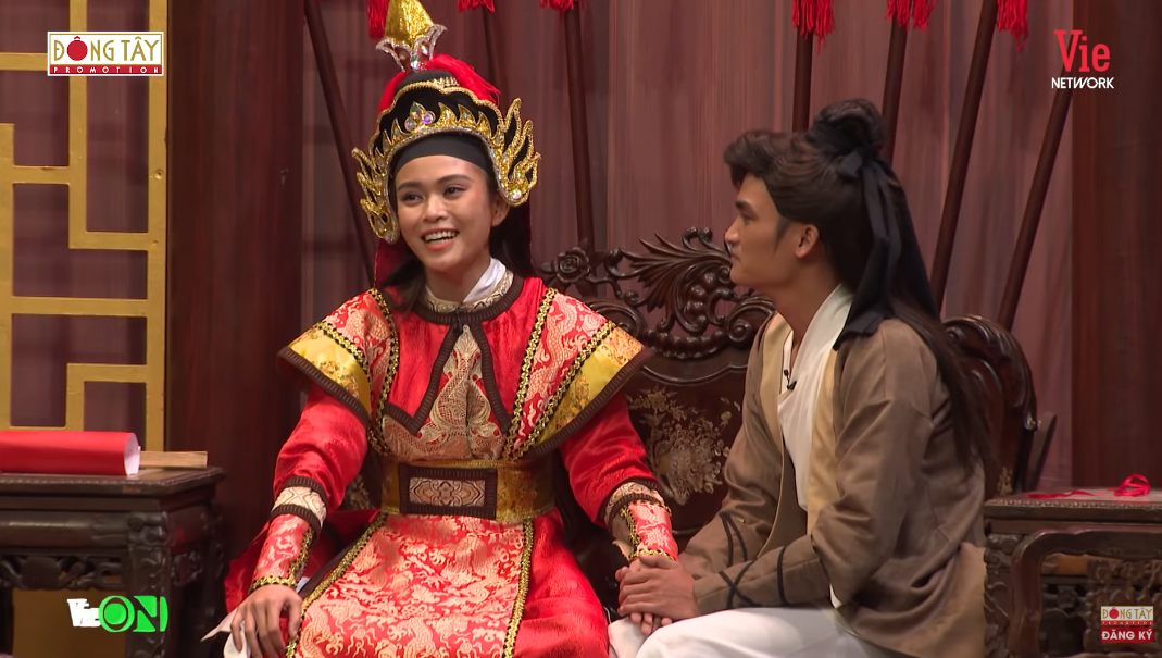 Nhiều chiêu trò như Trấn Thành cũng bất lực khi bị khách mời xông vào ôm, bóp cổ lôi đi trên sân khấu Ơn giời - Hình 8