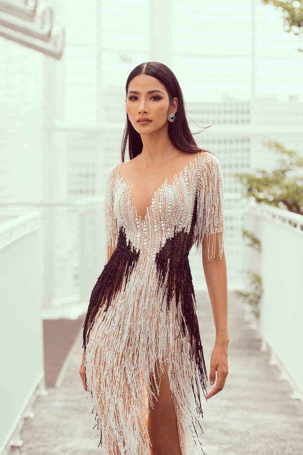Phớt lờ tin đồn nâng ngực trước khi thi Miss Universe 2019, Hoàng Thùy tiếp tục khoe vòng 1 - Hình 6