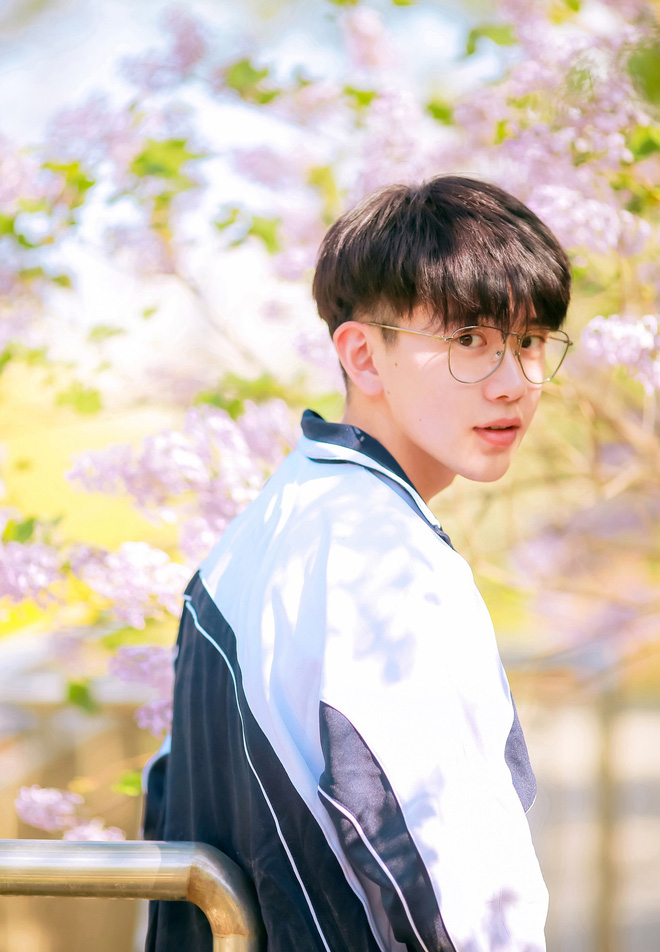 Trai đẹp Phí Khải Minh đi đóng phim Tôi Ở Tương Lai Đợi Cậu, fan lại có tiểu thịt tươi mới để ngắm rồi! - Hình 9