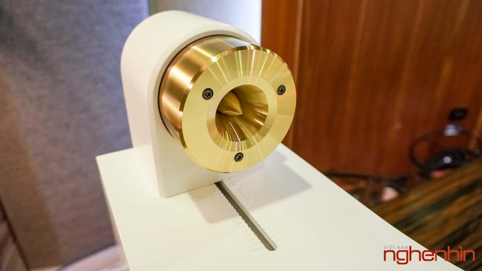 Trên tay loa kèn Viva Audio Nuda tại Việt Nam - Hình 2