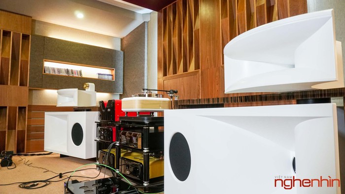 Trên tay loa kèn Viva Audio Nuda tại Việt Nam - Hình 1