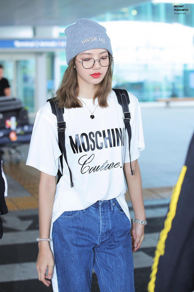 BLACKPINK gây náo loạn sân bay: Jennie ngầu như tổng tài, Lisa và Rosé đơn giản nhưng xinh như búp bê sống - Hình 2