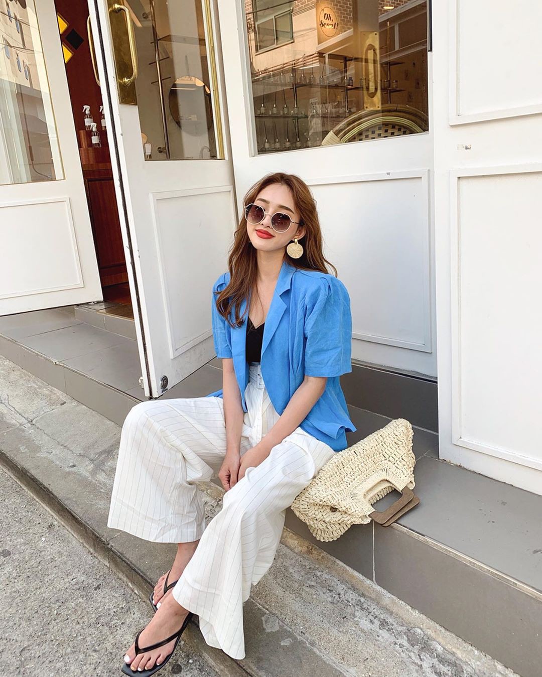 Trông cũng đơn giản mà sao diện lên sang chảnh hết sức, đây là 4 ý tưởng diện đồ nàng công sở không thể bỏ qua - Hình 14