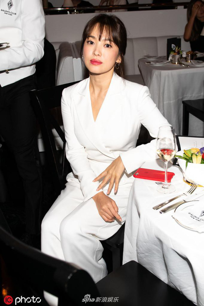 Zoom cận cảnh nhan sắc Song Hye Kyo tại sự kiện: Già nua, lộ dấu hiệu lão hoá và tăng cân? - Hình 2