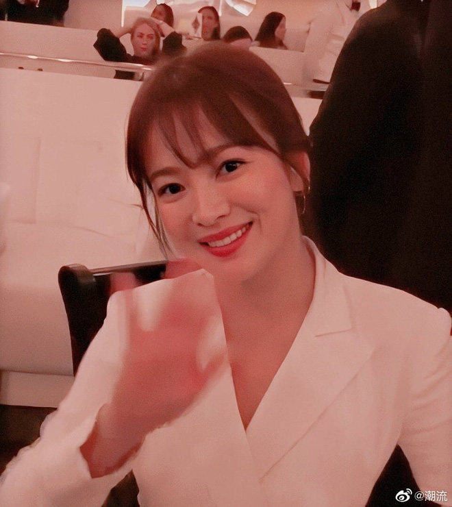 Zoom cận cảnh nhan sắc Song Hye Kyo tại sự kiện: Già nua, lộ dấu hiệu lão hoá và tăng cân? - Hình 6