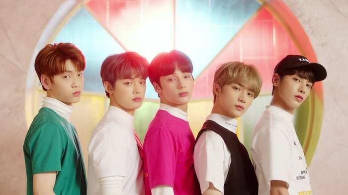 BXH Billboard World Albums tuần này: Tất cả đại diện Kpop trong top 15 đều là gà cưng của SM và Big Hit - Hình 2