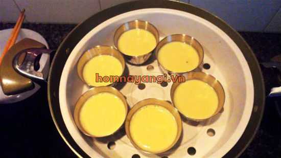 Cách làm bánh flan xoài ngon cho bé - Hình 5