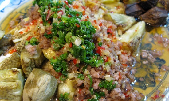 Cách làm mực nhồi thịt sốt mỡ hành hấp dẫn ngon cơm - Hình 2