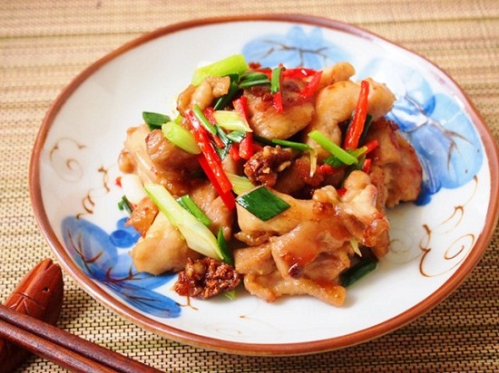 Cách làm thịt gà rim nước tương đậm đà ngon cơm - Hình 1