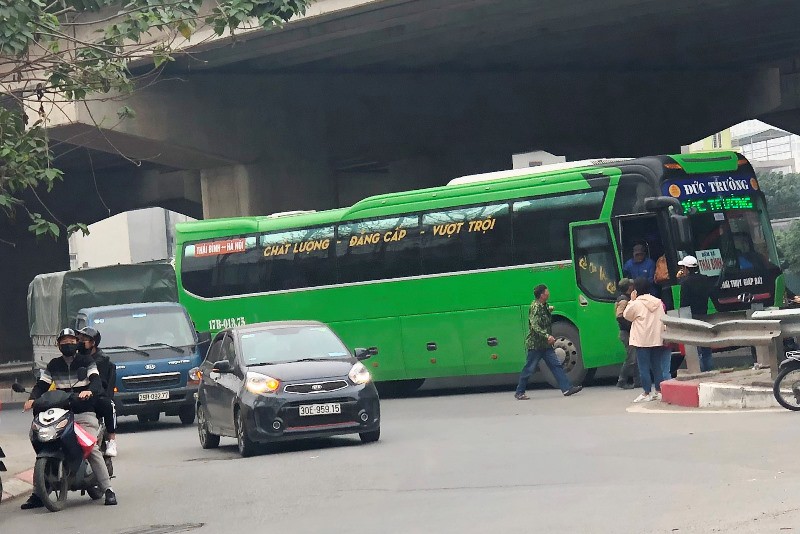 Cảnh sát, Thanh tra 'cải trang' ghi hình ảnh xe rùa bò - Hình 3