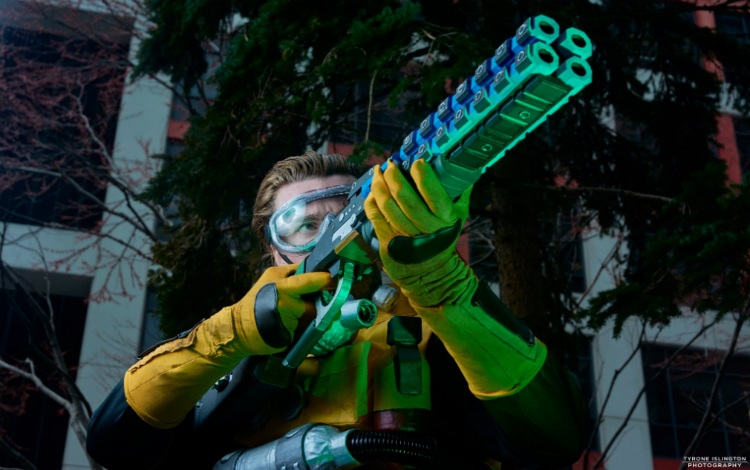 Cùng chiêm ngưỡng những hình ảnh hóa thân Caustic cực chất của cosplayer sở hữu 15000 follower - Hình 3