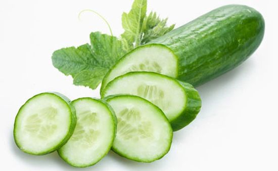 Đánh tan quầng thâm mắt với khoai tây, cà chua, dưa chuột - Hình 4