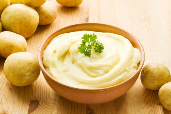 Đánh tan quầng thâm mắt với khoai tây, cà chua, dưa chuột - Hình 3