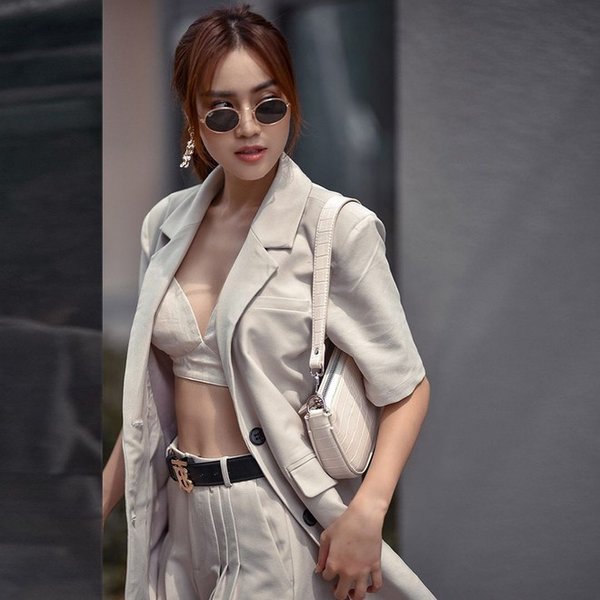 Diện áo trễ sâu để lộ cả nội y, Lâm Khánh Chi vẫn bình yên thoát mác kém duyên - Hình 6