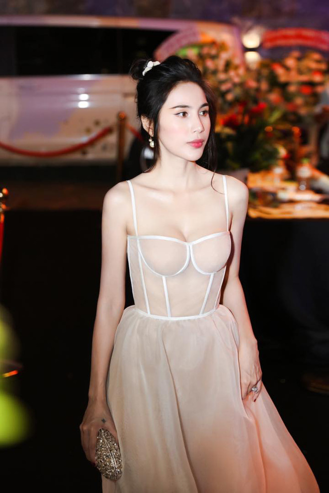 Gợi cảm mà không phản cảm, dân tình sẽ rất mong chờ những màn hở có đẳng cấp của 5 mỹ nhân này trong năm 2020 cho mà xem - Hình 8
