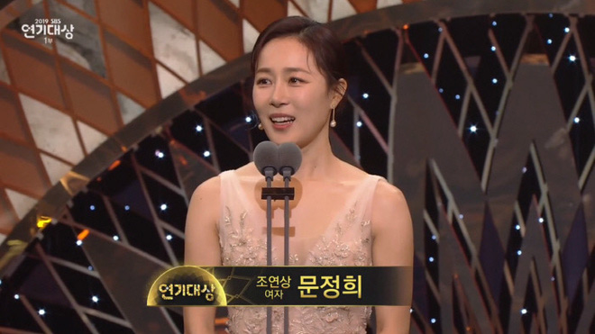 Jang Nara vừa khóc vừa cười ẵm giải bự, phim bạc tỉ Vagabond bất ngờ thua đậm tại SBS Drama Awards 2019 - Hình 11