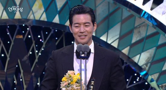 Jang Nara vừa khóc vừa cười ẵm giải bự, phim bạc tỉ Vagabond bất ngờ thua đậm tại SBS Drama Awards 2019 - Hình 5