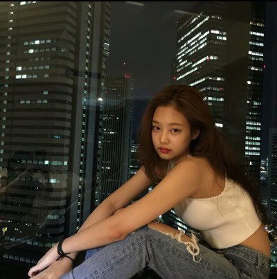 Jennie và 10 lần trông gợi cảm nhất khi mặc quần jeans bó sát - Hình 4