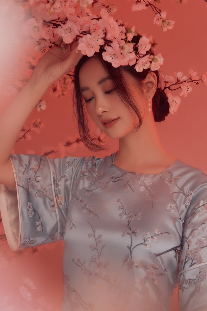 Jun Vũ hóa nàng thơ thanh nhã, diện áo dài tha thướt đón mùa Xuân - Hình 6