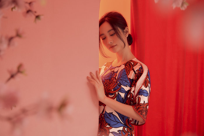 Jun Vũ hóa nàng thơ thanh nhã, diện áo dài tha thướt đón mùa Xuân - Hình 15