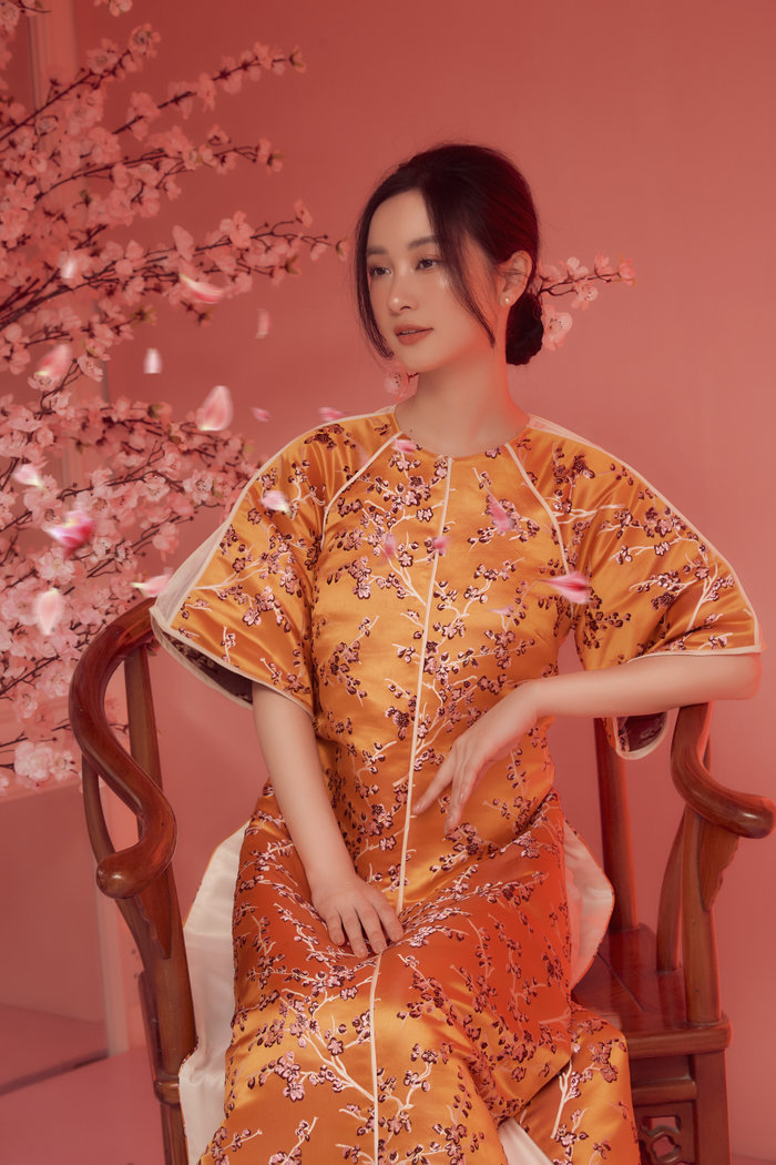 Jun Vũ hóa nàng thơ thanh nhã, diện áo dài tha thướt đón mùa Xuân - Hình 7