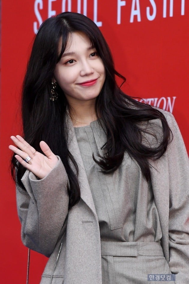 Không cần Dispatch khui, Han Seung Woo (X1) - Jung Eun Ji (Apink) lộ ảnh hẹn hò ngày đầu năm 2020 và đây là động thái của công ty - Hình 5