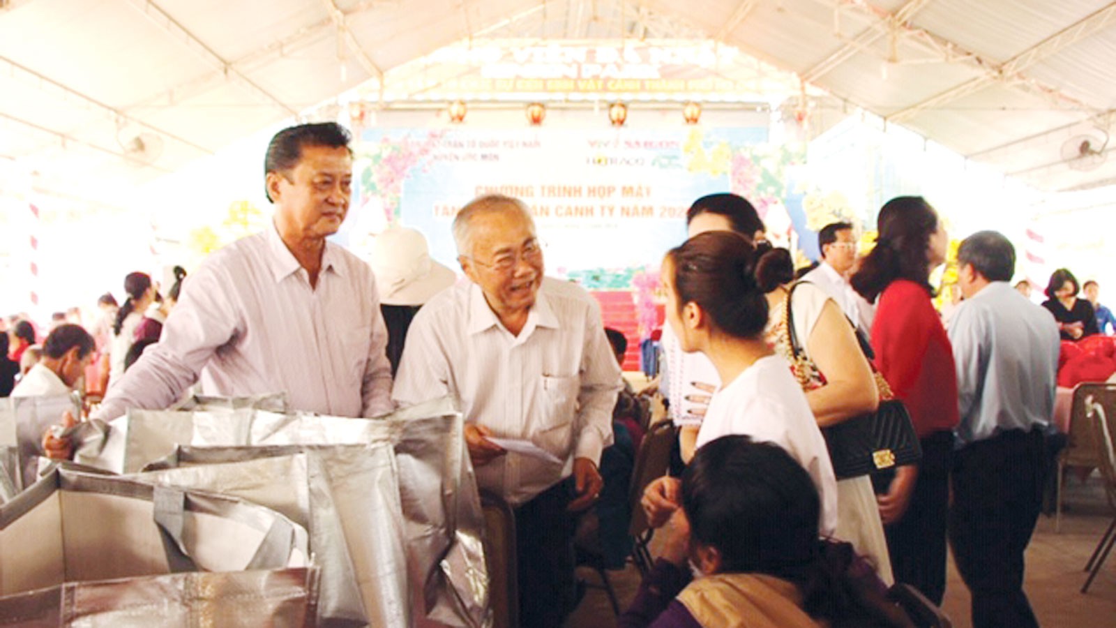 Mang xuân tới vùng ven - Hình 1