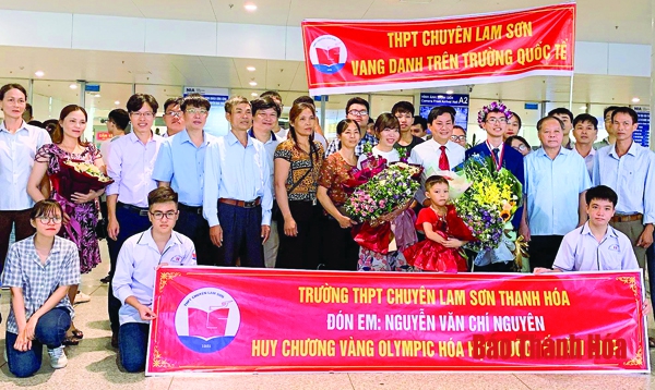Tiếp tục khẳng định vị thế giáo dục mũi nhọn - Hình 1