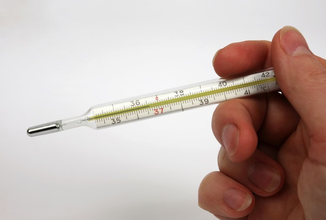 Thân nhiệt của con người là một trong những chỉ số quan trọng để kiểm tra sức khỏe. Sử dụng nhiệt kế để đo thân nhiệt là một cách đơn giản và dễ dàng để kiểm tra sức khỏe của bạn. Xem ảnh liên quan để biết thêm về cách đo và giá trị khảo sát của nhiệt kế.
