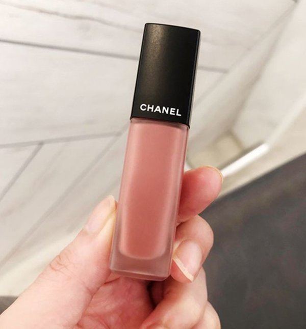 Mỹ phẩm chính hãng  Son chanel kem cam đất Được miêu tả như một sắc nâu đất  thời thượng cực cá tính của bảng màu Rouge Allure Ink son kem Chanel