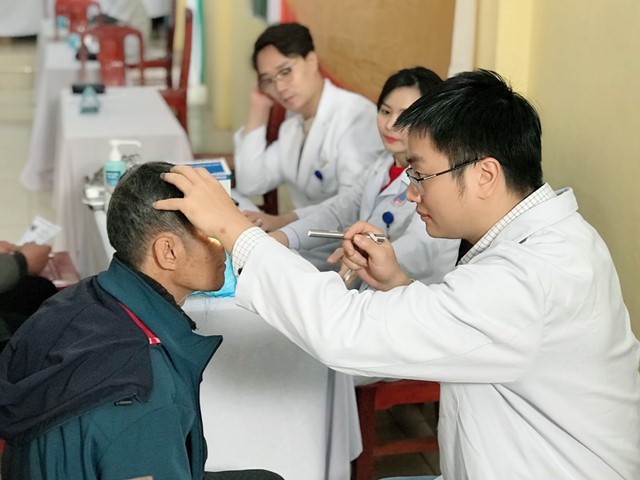 kham benh mien phi cho hang tram nguoi dan kho khan vung cao 749adf