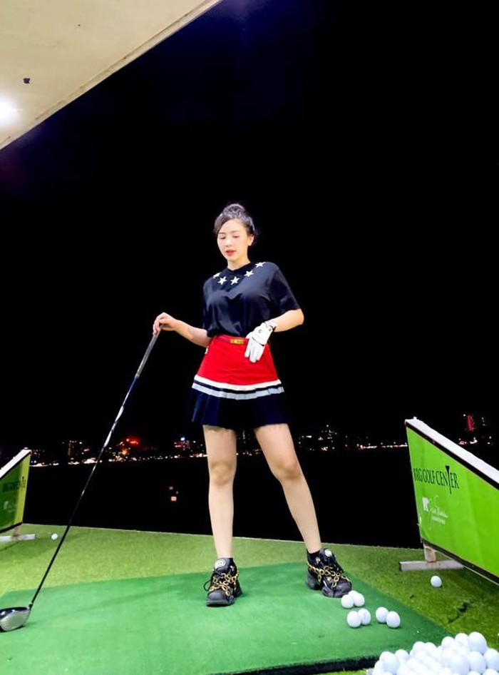 Hotgirl Hà Thành khiến cả sân golf dán mắt vì body nuột nà - Hình 9