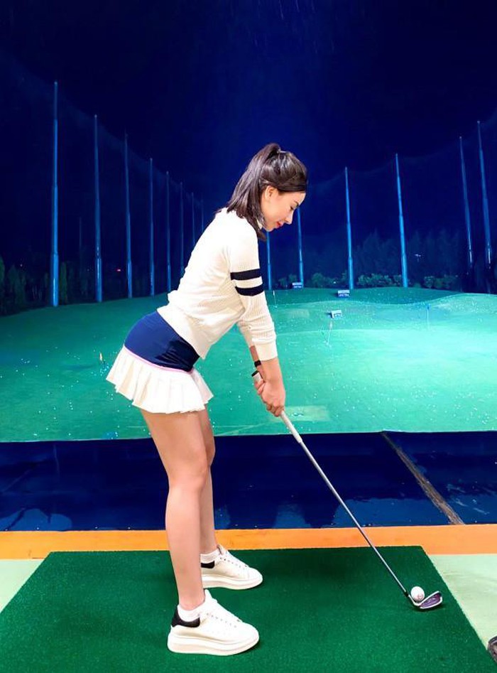 Hotgirl Hà Thành khiến cả sân golf dán mắt vì body nuột nà - Hình 8