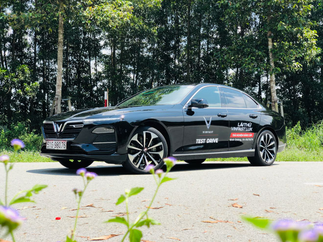 Bảng giá xe VinFast Lux A2.0 lăn bánh tháng 10/2020 - Hình 10