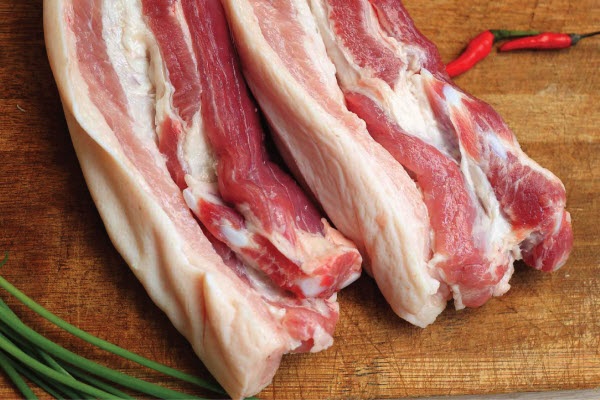 Bữa cơm sum vầy cuối tuần với món thịt rang cháy cạnh mặn mà béo ngậy - Hình 1
