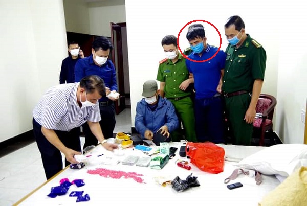 Công an Hà Tĩnh bắt đối tượng vận chuyển 6 bánh heroin từ Lào về Việt Nam - Hình 1
