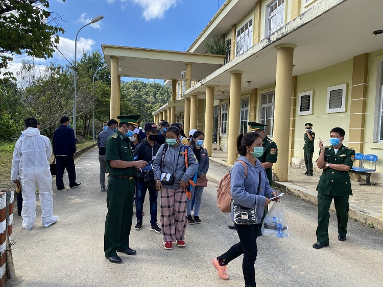 Điện Biên: Đón 75 lưu học sinh Lào sang học tập - Hình 2