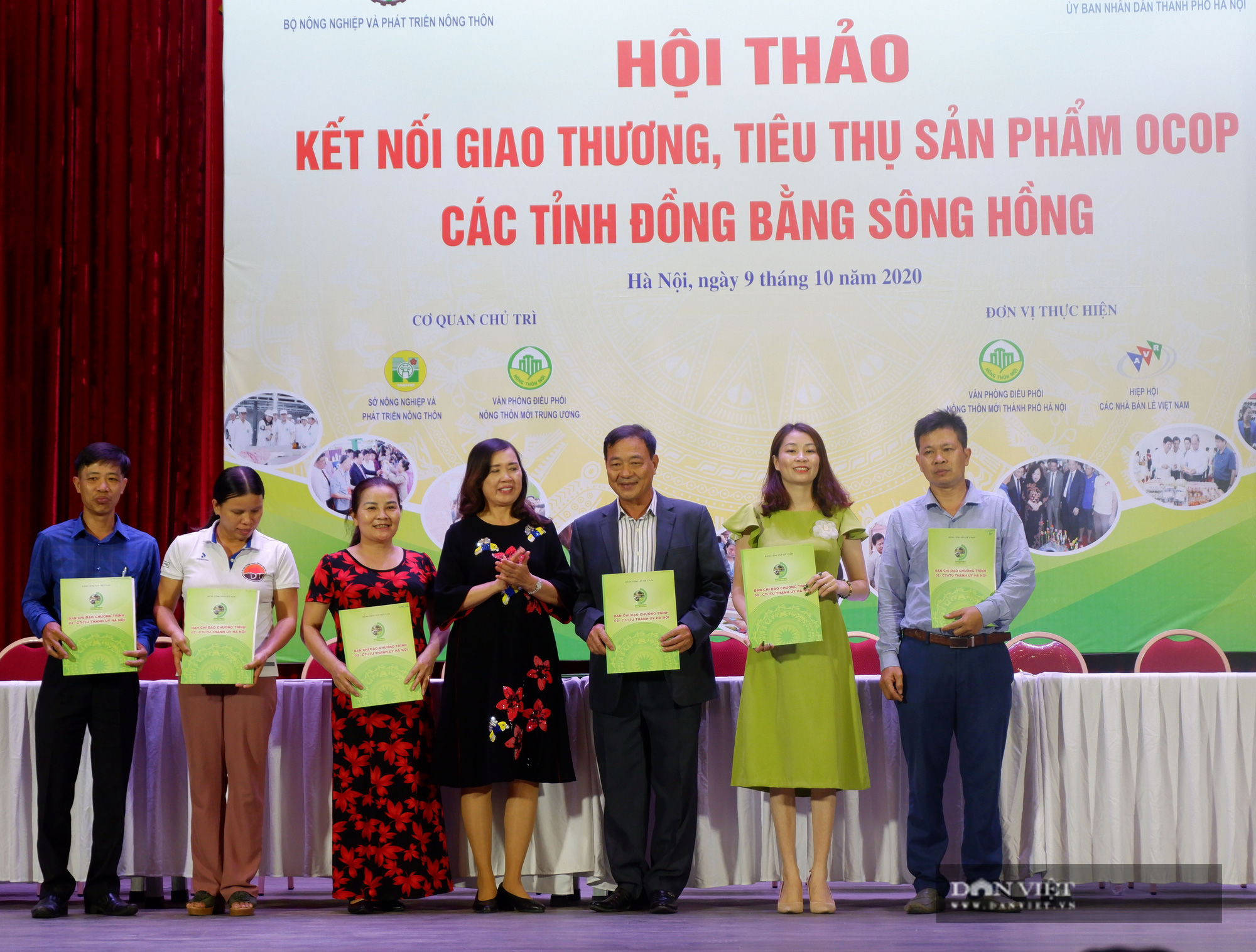 Hà Nội: Hàng trăm đặc sản OCOP quy tụ, nhiều hoạt động hấp dẫn khiến du khách thích thú - Hình 8