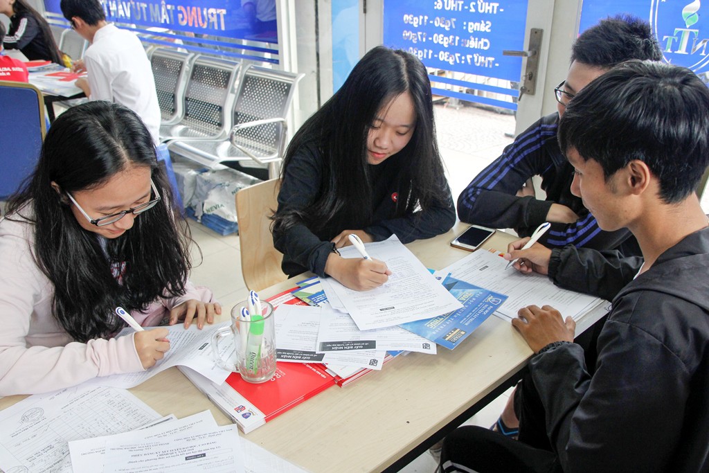 Hôm nay, các trường đại học bắt đầu nhận hồ sơ xét nguyện vọng bổ sung - Hình 1